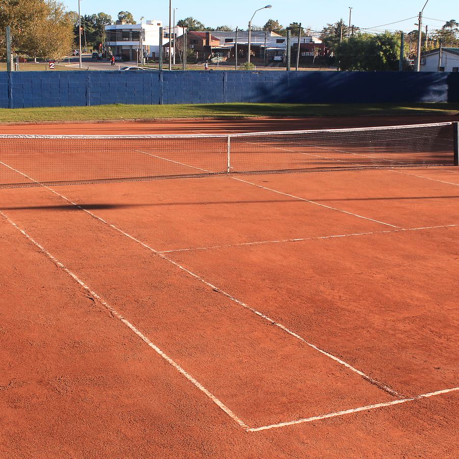 Las canchas de polvo de ladrillo del club